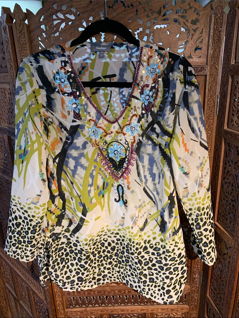 Neiman Marcus Beaded V-Neck Patterned Women’s Top - Multicolor
